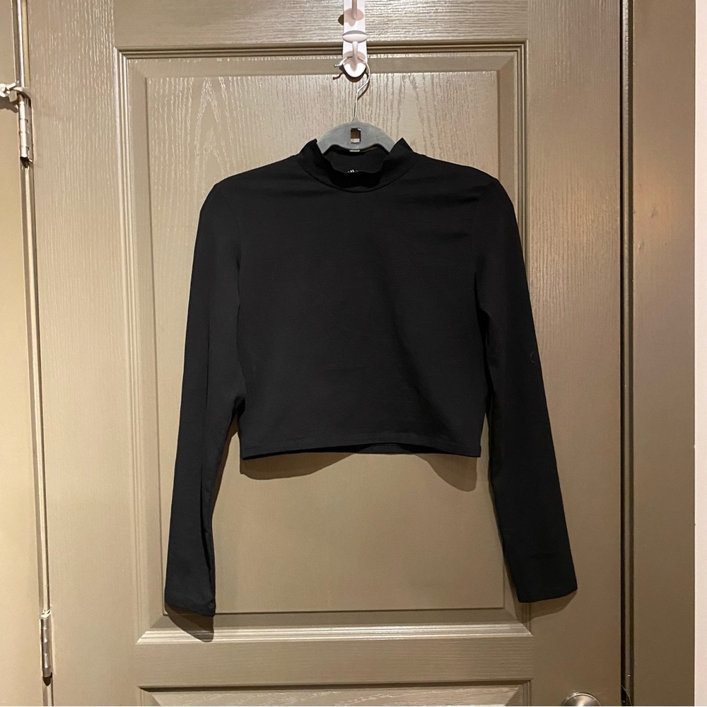 NWOT Zara Cropped Mock Neck Top
Color: Black - Picture 8 of 11